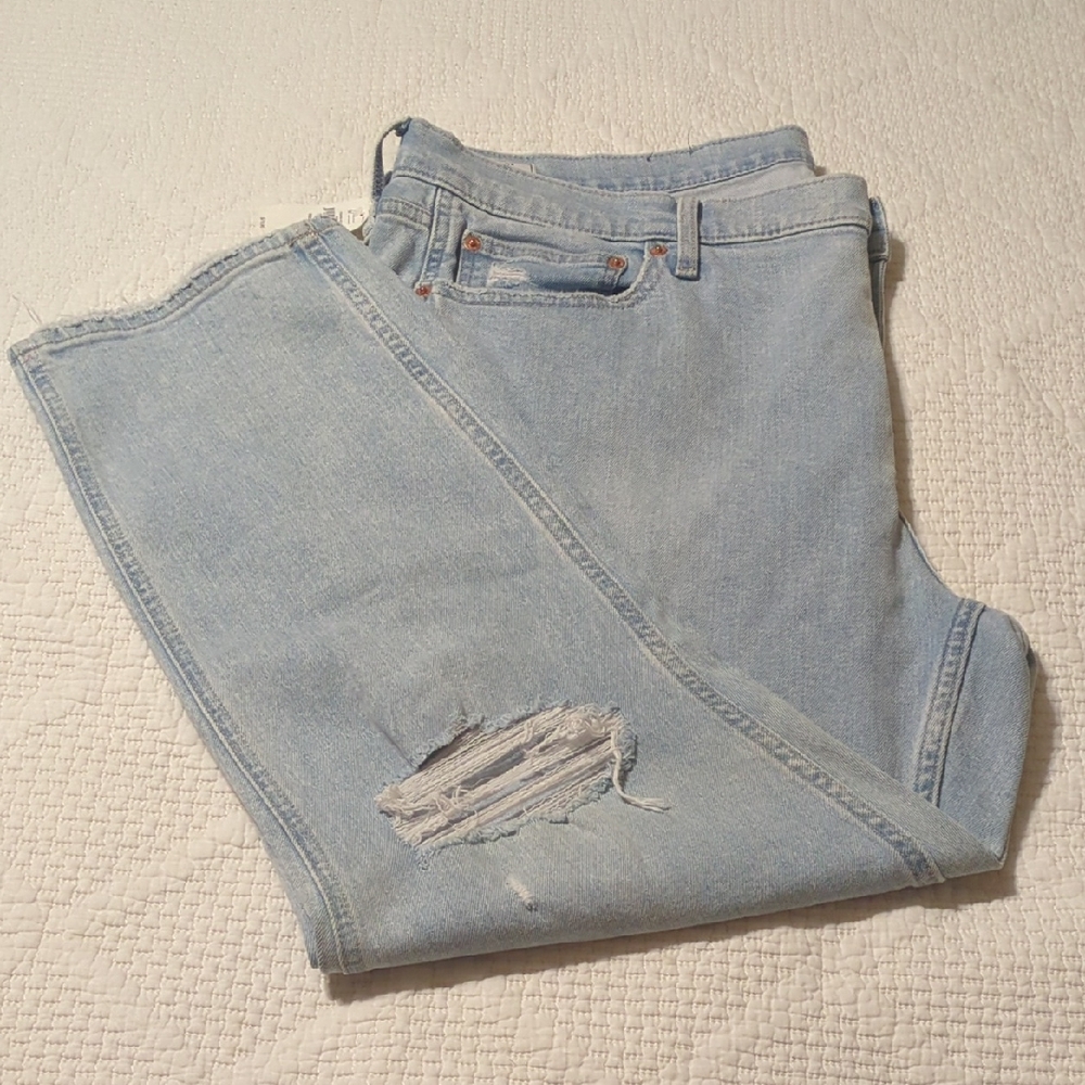 GAP Men's Relaxed Fit Jeans in Light Blue